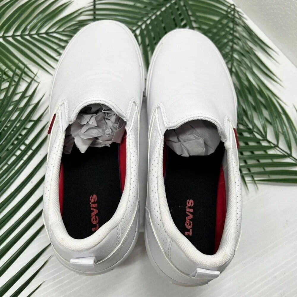 Levi's Naya Perf Women's Low Top Rounded Toe Slip-On Comfort Shoes Size 10M NWB